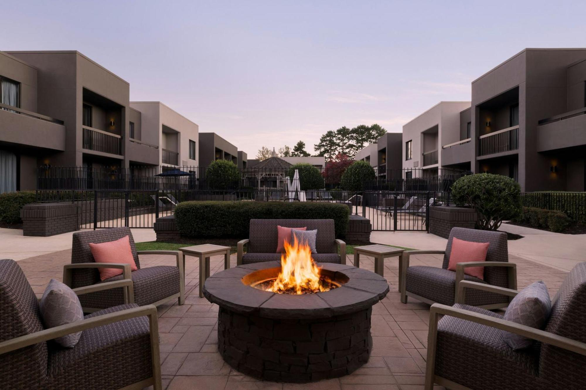 Courtyard Atlanta Northlake Tucker Zewnętrze zdjęcie